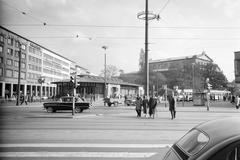 Germany, Hannover, a Kröpcke a Georgstraße felöl nézve. A kép közepén a Café am Kröpcke, a háttérben jobbra az Opernhaus Hannover., 1958, Fortepan/Album089, Fortepan #293664