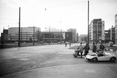 Germany, Hannover, az Aegidientorplatz a Breite Straße torkolatánál, szemben középen a Theater am Aegi épülete, ettől jobbra a Maschstraße., 1958, Fortepan/Album089, Fortepan #293666