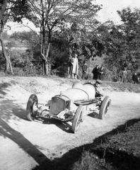 Magyarország, Budapest XII., Delmár Walter Steyr versenyautóval a KMAC kilencedik hegyiversenyének résztvevője, az 1928-as svábhegyi verseny edzésén., 1928, Szávoszt-Vass Dániel, Steyr-márka, osztrák gyártmány, autóverseny, Budapest, Fortepan #29433