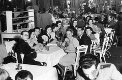 Hungary, Budapest III., Császárkert étterem., 1941, Gál László, hospitality, fun, musical instrument, glasses, beer, band, accordion, piano, glass, companionship, garden furniture, saxophone, Budapest, Fortepan #29450