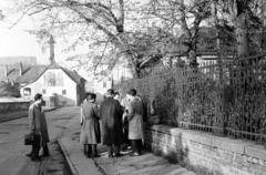 Magyarország, Eger, Kossuth Lajos utca, a felvétel a dr. Hibay Károly utca sarok közelében készült. Szemben a Ferences templom tornya látható., 1957, Török Kálmán, Fortepan #294982