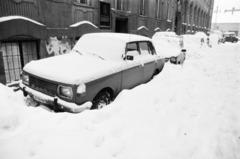 Magyarország, Budapest VII., Szinva utca, a felvétel a 8-as számú ház előtt készült, jobbra a Sajó utca., 1987, Fortepan/Album092, Budapest, hó, Wartburg 353, Fortepan #295371