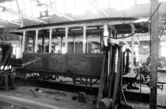 Magyarország, Budapest XI., Bartók Béla út 135., Füzesi Árpád Főműhely. A felvétel a Budapest-Újpest-Rákospalotai Villamos Vasút / BURV 300-as pályaszámú pótkocsijának felújításakor készült., 1987, Fortepan/Album092, Budapest, Fortepan #295372