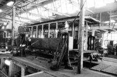 Magyarország, Budapest XI., Bartók Béla út 135., Füzesi Árpád Főműhely. A felvétel a Budapest-Újpest-Rákospalotai Villamos Vasút / BURV 300-as pályaszámú pótkocsijának felújításakor készült., 1987, Fortepan/Album092, Budapest, Fortepan #295373