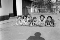 1939, Török Kálmán, lying on stomach, shadow, dotted dress, Fortepan #295815