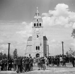 Magyarország, Alag, Dunakeszi, Szent Imre tér, Szent Imre-templom., 1938, Kölcsey Ferenc Dunakeszi Városi Könyvtár / Petanovits fényképek, harang, sokadalom, neoromán építészet, Fortepan #29587