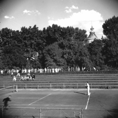 Magyarország, Margitsziget, Budapest, teniszpálya, háttérben a Víztorony., 1938, Kölcsey Ferenc Dunakeszi Városi Könyvtár / Petanovits fényképek, sport, tenisz, Fortepan #29598