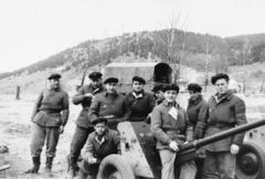 Magyarország, munkásőrök gyakorlaton egy 45 mm-es 1942 mintájú páncéltörő ágyúval., 1957, Szegő István, Fortepan #296135
