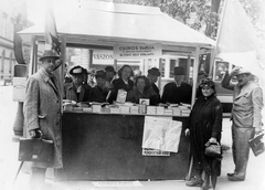 Magyarország, Budapest V., Egyetem tér - Henszlmann Imre (Kaplony) utca sarok, balra a Károlyi-palota., 1942, Cholnoky Tamás, villamos, Budapest, Fortepan #29870