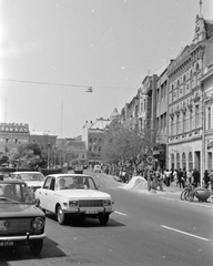 Magyarország, Szombathely, Fő (Köztársaság) tér., 1977, Németh Tamás, Opel-márka, Lada-márka, Wartburg-márka, Nysa-márka, rendszám, kerékpár, Fortepan #29916