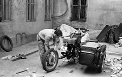 1963, Fortepan, autószerelő, oldalkocsis motorkerékpár, rendszám, Csepel Pannonia, Váci Hajógyár Duna OK-3, szerelés, Fortepan #29961