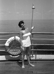 Transilvania román tengeri személyszállító hajó., 1960, Csőke József, transport, ship, sea, lifebelt, cruise ship, shower, Transilvania-ship, Fortepan #30012