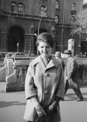 Magyarország, Budapest VI., Andrássy út (Népköztársaság útja), a felvétel a Magyar Állami Operaház előtt készült, háttérben az Állami Balett Intézet (Drechsler-palota) épülete., 1961, Szalay János, Budapest, Fortepan #300877
