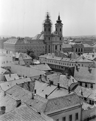 Magyarország, Eger, látkép a Minaretből a Dobó tér felé nézve. A Minorita templom mellett a Városi Tanács (később Polgármesteri Hivatal) épülete., 1965, Németh Tamás, templom, barokk-stílus, katolikus, Ferences rend, rokokó stílus, Fortepan #30122