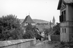 Románia,Erdély, Segesvár, Városfal utca (Strada Zidul Cetăţii), balra a Szabó-kaputorony, a háttérben a katolikus templom tornya., 1963, Németh Tamás, Fortepan #30135