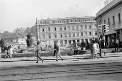 Románia,Erdély, Nagyvárad, Szent László tér (Piata Unirii), szemben a Lévay palota., 1963, Németh Tamás, utcakép, Fortepan #30153