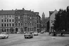 Németország, Meissen, Elbstrasse az Óvárosi Elba híd (Altstadtbrücke) felől, szemben a háttérben a Miasszonyunk-templom (Frauenkirche) tornya., 1976, Németh Tamás, német gyártmány, Trabant-márka, motorkerékpár, Simson-márka, NDK, automobil, Fortepan #30170