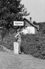 1958, Szalontai Tamás, helységnév tábla, Fortepan #301760