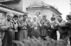 1963, Szalontai Tamás, Best of, sör, kézben tartani, szívószál, trófea, tréfálkozás, Fortepan #301855