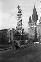 Magyarország, budai Vár, Budapest I., Szentháromság tér, Szentháromság-szobor és a Mátyás-templom., 1957, Fortepan, szobor, szentháromság szobor, Budapest, Fortepan #30279