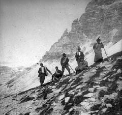 A felvétel 1900 előtt készült. A kép forrását kérjük így adja meg: Fortepan / MMKM. Levéltári jelzet: MMKM TTFGY 2019.1., 1900, Magyar Műszaki és Közlekedési Múzeum / Eötvös Loránd, Eötvös Loránd, Fortepan #303400