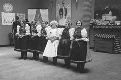 1936, Inkey Tibor, Gyöngyösbokréta-movement, folk costume, girls, Fortepan #303668