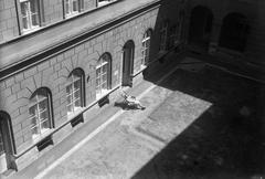 1938, Inkey Tibor, Best of, belső udvar, napozás, Fortepan #303834