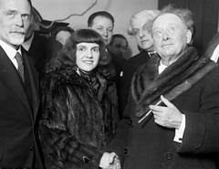 1939, Inkey Tibor, Best of, cigarette holder, lady, viewing, Fortepan #303899