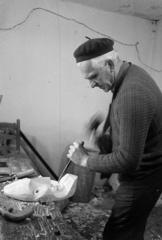 Hungary, Mohács, Kalkán Mátyás busómaszk-készítő., 1981, Szebeni András, carver, Fortepan #304041