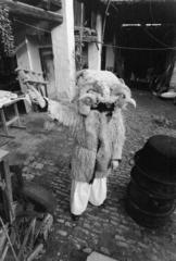 Hungary, Mohács, Kalkán Mátyás busómaszk-készítő műhelye., 1981, Szebeni András, mask, clapper, costume, Fortepan #304042