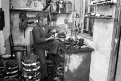 1981, Szebeni András, extinct crafts, workshop, leather goods, Fortepan #304048