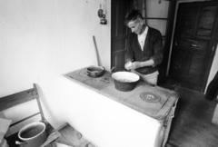 1981, Szebeni András, tűzhely, petróleumlámpa, bogrács, Fortepan #304070