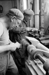Magyarország, Pápa, Berta Kálmán kaptafa készítő mester., 1981, Szebeni András, Fortepan #304096