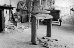 Magyarország, Pápa, Berta Kálmán kaptafa készítő mester műhelye., 1981, Szebeni András, műhely, asztalos, Fortepan #304097