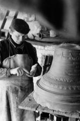 Magyarország, Őrbottyán, Gombos Lajos harangöntő mester műhelye., 1981, Szebeni András, Fortepan #304131