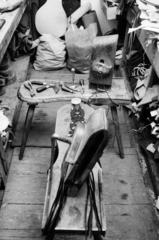 Magyarország, Budapest IV., Templom utca, Pánczél Miklós szíjgyártó és nyeregkészítő műhelye., 1981, Szebeni András, Budapest, Fortepan #304140