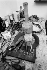 Magyarország, Budapest IV., Templom utca, Pánczél Miklós szíjgyártó és nyeregkészítő műhelye., 1981, Szebeni András, Budapest, Fortepan #304141