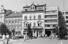 Romania,Transylvania, Arad, Piata Avram Iancu (Szabadság tér)., 1985, Németh Tamás, street view, Lada-brand, Dacia-brand, self-serving restaurant, Fortepan #30415