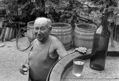 1981, Szebeni András, idős ember, pohár, atlétatrikó, Fortepan #304155