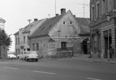 Magyarország, Veszprém, Szabadság tér, balra József Attila szobra (Tar István, 1958.)., 1968, Beszeda László Zoltán, Fortepan #304244