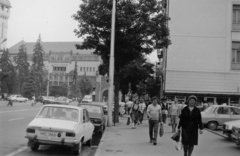 Romania,Transylvania, Târgu Mureș, Gyözelem tér (Piața Victoriei), balra a Városháza tornya, szemben a Kultúrpalota., 1985, Németh Tamás, Lada-brand, Dacia-brand, Secession, number plate, Marcell Komor-design, country code sign, Art Nouveau architecture, Dezső Jakab-design, Fortepan #30425