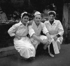 1954, Bán Tamás, guggolás, munkaköpeny, Fortepan #304353