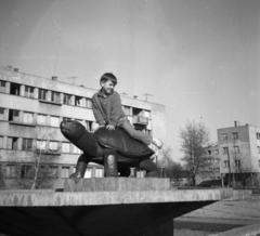 1962, Bán Tamás, teknős, szobor, szobron ül, Fortepan #304354