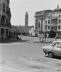 Romania,Transylvania, Oradea, Bémer tér (Piata Regele Ferdinand I), háttérben a városháza óratornya., 1985, Németh Tamás, Skoda-brand, Dacia-brand, tower, public building, eclectic architecture, Kálmán Rimanóczy-design, Fortepan #30437