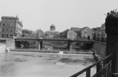 Romania,Transylvania, Oradea, Szent László híd a Sebes-Körös felett, háttérben a neológ zsinagóga., 1985, Németh Tamás, bridge, river, synagogue, judaism, Fortepan #30442