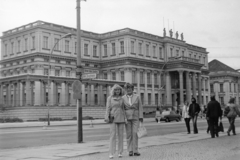 Németország, Berlin, Kelet-Berlin, Unter den Linden, háttérben a Kronprinzenpalais (Trónörökösi palota)., 1976, Németh Tamás, NDK, Kelet-Berlin, Fortepan #30457