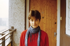 Hungary, Budapest XIII., a Kárpát utcai lakótelep egyik háza., 1980, Wein Sarolta, portrait, colorful, blocks, girl, scarf, Budapest, Fortepan #30519