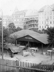 Magyarország, Budapest XI., Kemenes utca. A Tánczterem a mai Gellért Szálló helyén állt, balra a Bartók Béla (Fehérvári) út 2. látható., 1905, Jurányi Attila, kerthelyiség, Budapest, állvány, építkezés, szarvasmarha, istálló, Fortepan #30593