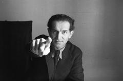 1936, Inkey Tibor, Best of, point a finger, viewing, Fortepan #306030