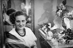 1936, Inkey Tibor, woman, hairdo, pearl necklace, celebrity, bouquet, Fortepan #306093